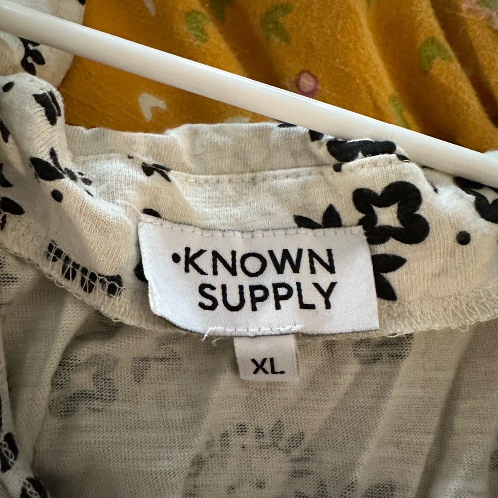 Patterned Black and White Jumpsuit - Picture 7 of 9